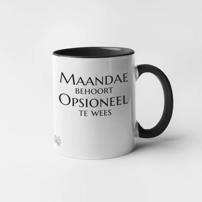 Maandae behoort opsioneel te wees